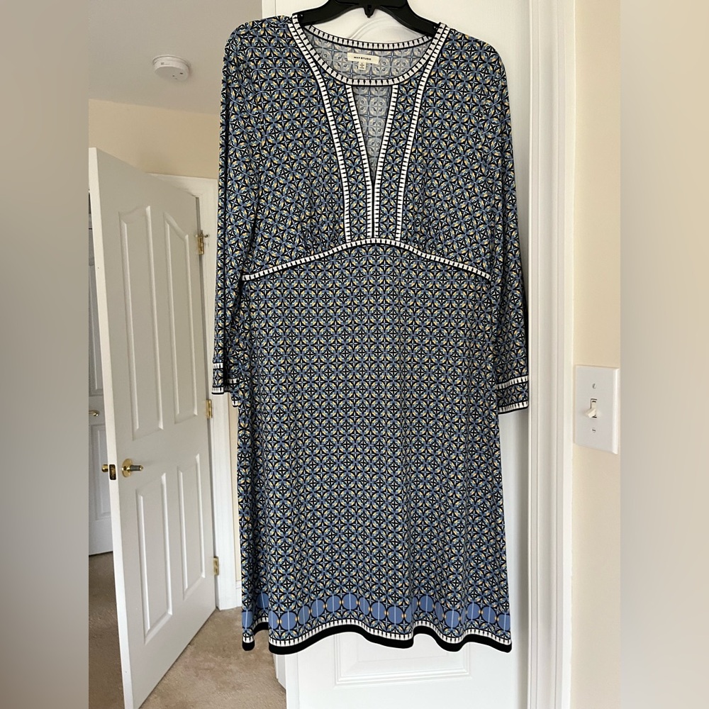 Max Studio Geometric Patterned Dress in Blue and White